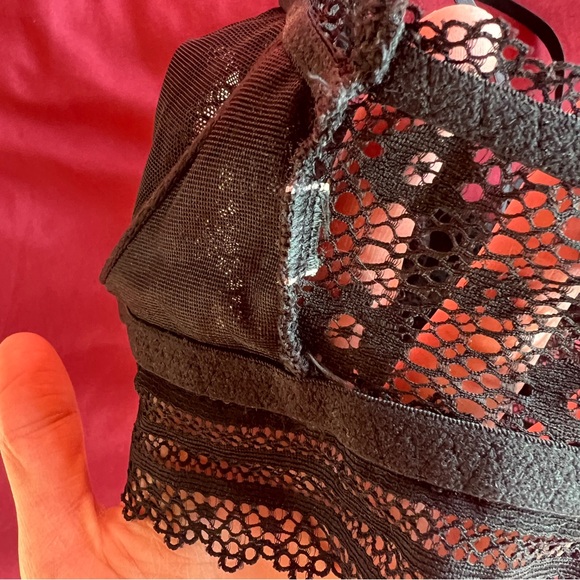 Victoria’s Secret - Black Floral Lace Halter Bralette - Size S - Picture 4 of 6